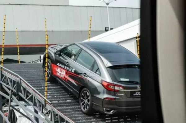 布偶姐姐 友善的布偶姐姐形象海报