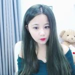 美女的诱惑小说 美女女人似乎听到了动静