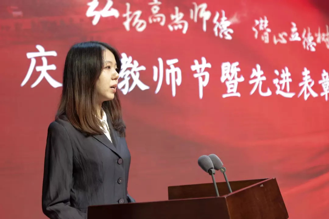 诱惑我的邻家美女姐姐在线观看海报