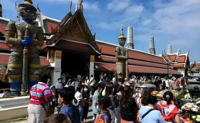 HLW32.IIFE葫芦娃官网 芦娃七个兄弟各显神通海报