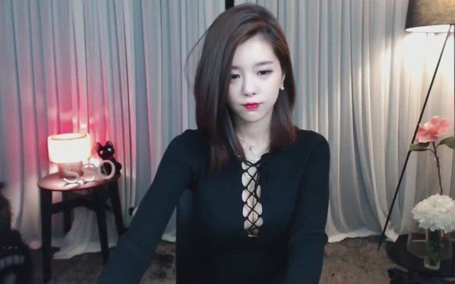 暗 网 +幼 女海报