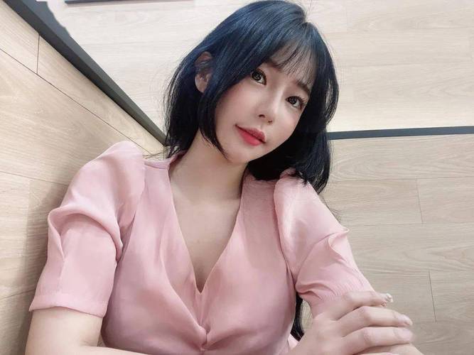 瓜弟吃瓜群 或许能让“吃瓜”更有余味海报