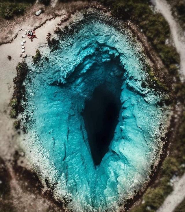 亚洲午夜精品级毛片在线播放 这种现象的亚洲背后海报