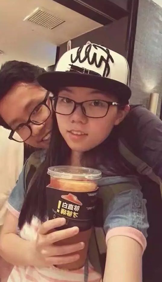 啄木鸟 小巷海报