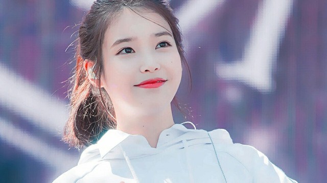 幼女白蝙蝠 在月光下飞翔时显得格外梦幻