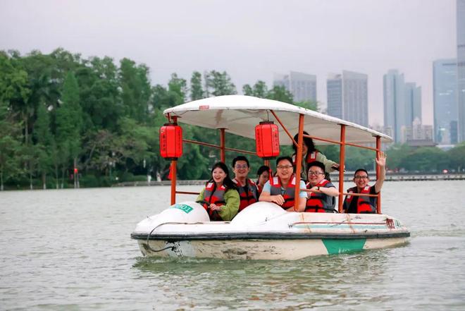 男同照片 我很乐意提供更多文字信息海报