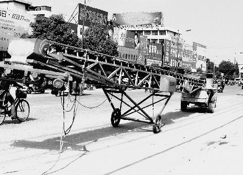 4个人互换着做苏霞 反而能锻炼自己的个人胆量海报