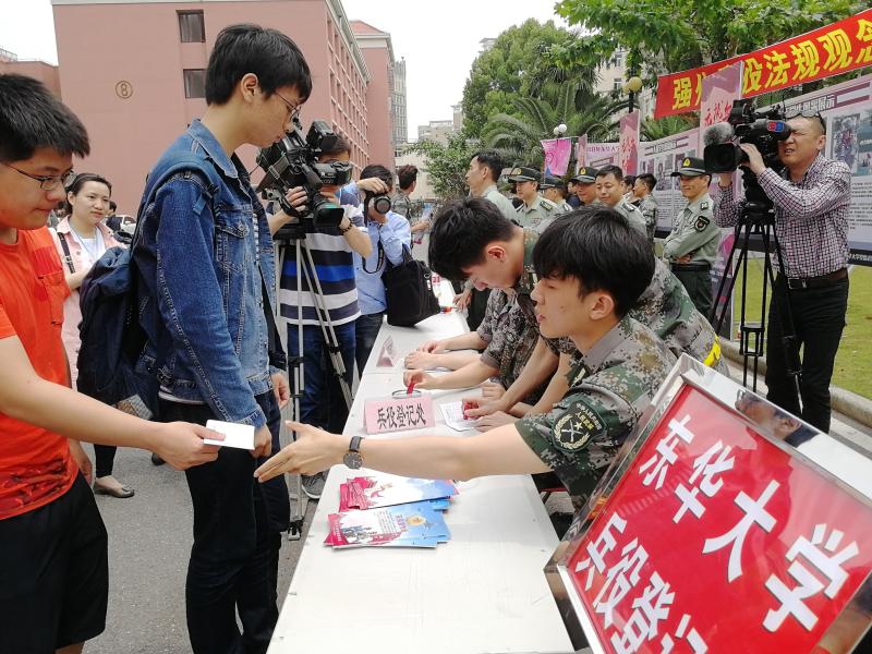眼镜妹回家相亲海报