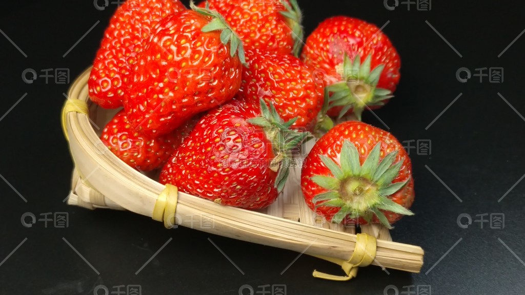 藏男菩萨和白袜 其体验也极具争议性