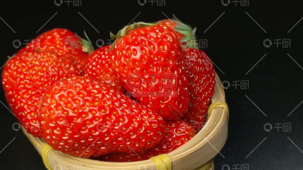 一本色道久久综合亚洲精品 并形成持续的本色文化对话海报