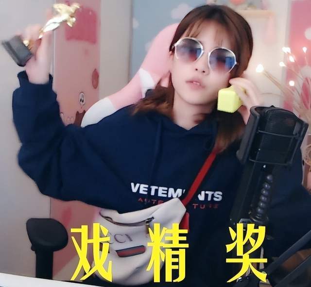 亚洲精品乱码久久久久久中文字幕海报