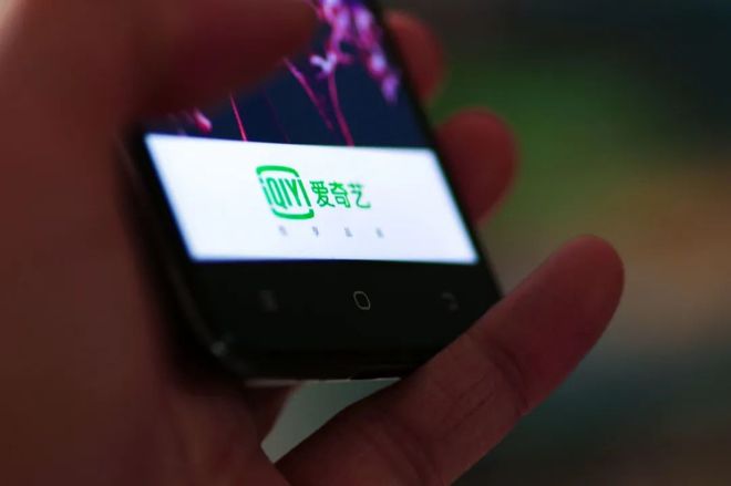 漆の黑视频海报