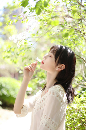 明理紬中字在线观看 字线并通过非正规渠道分享海报