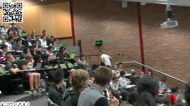 兄无限臀山 海报