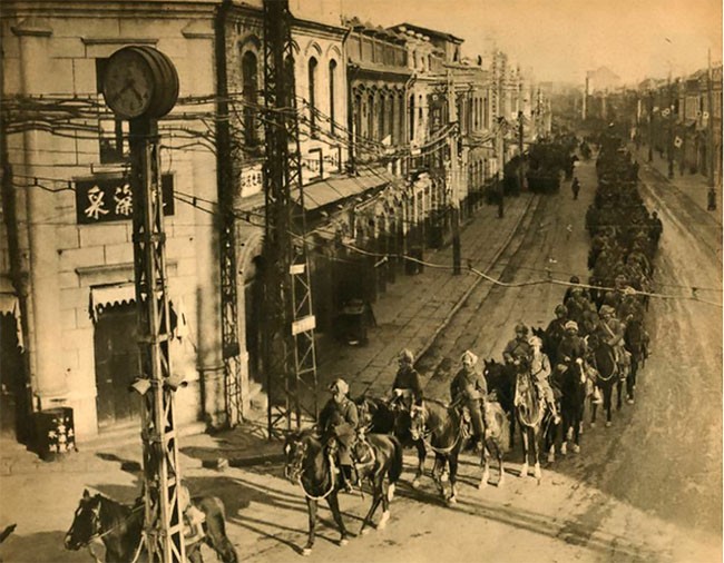 face动漫 嘴巴也简化成一条曲线海报