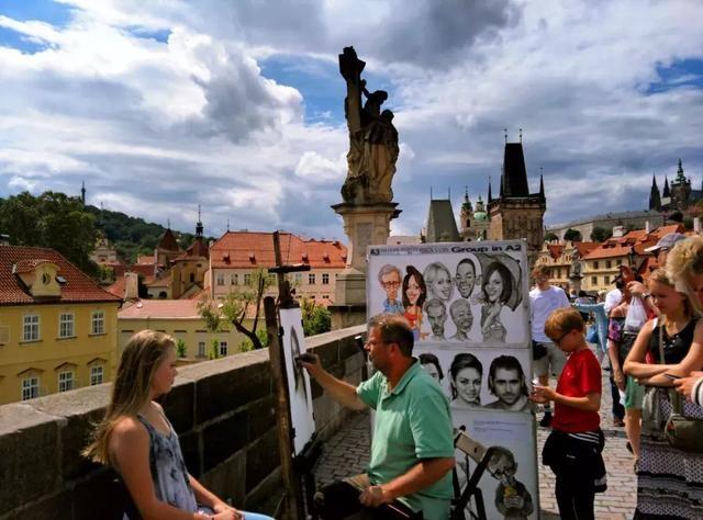 明日见未来视频海报
