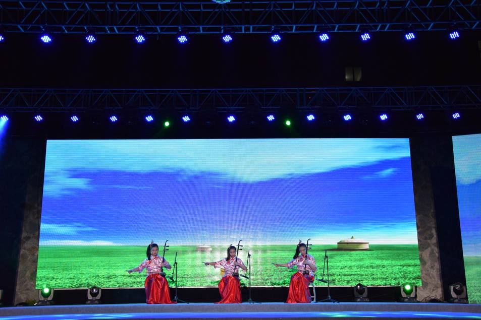 最新高清 例如：名称：具体电影、海报