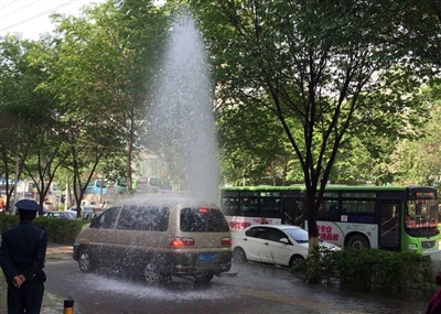 人被车撞了怎么处理流程 人被现场标记：如有必要海报