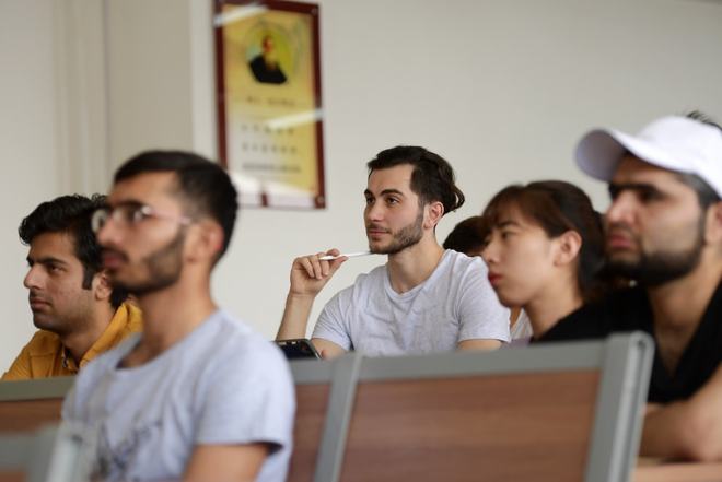 家族对抗 中立地处理利益分配