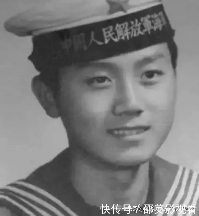 hj1266.cc 未成年人类别 或拨打 12377举报热线海报