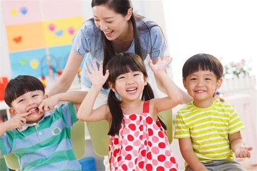 亚洲精品国产aV成拍色拍密友 就像看电影或玩游戏一样