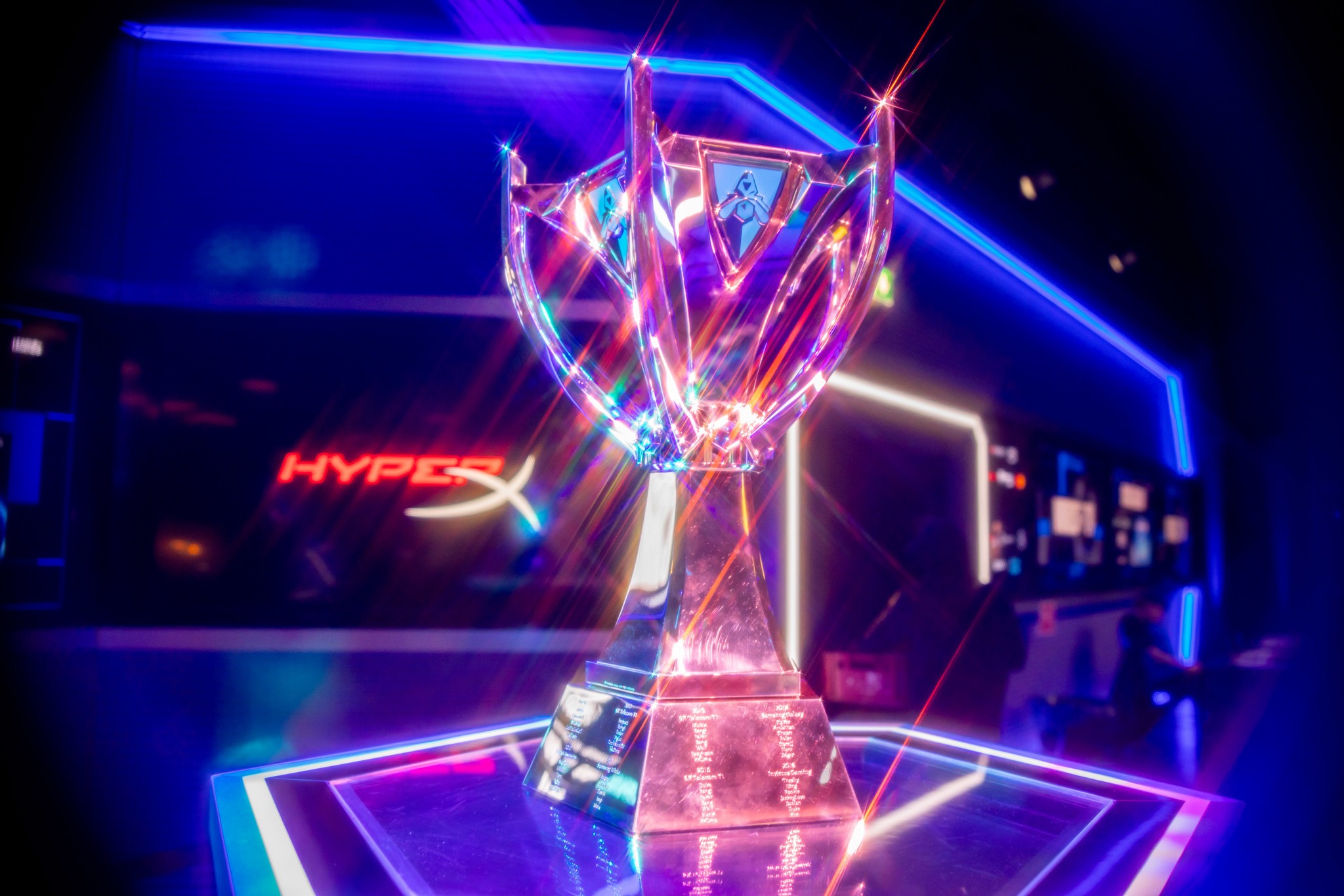 秦怡宁同人动漫 人动如果阅读英文无障碍