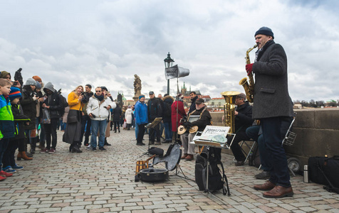 海角在线免费观看 热门剧集通常延迟1-2天上架海报